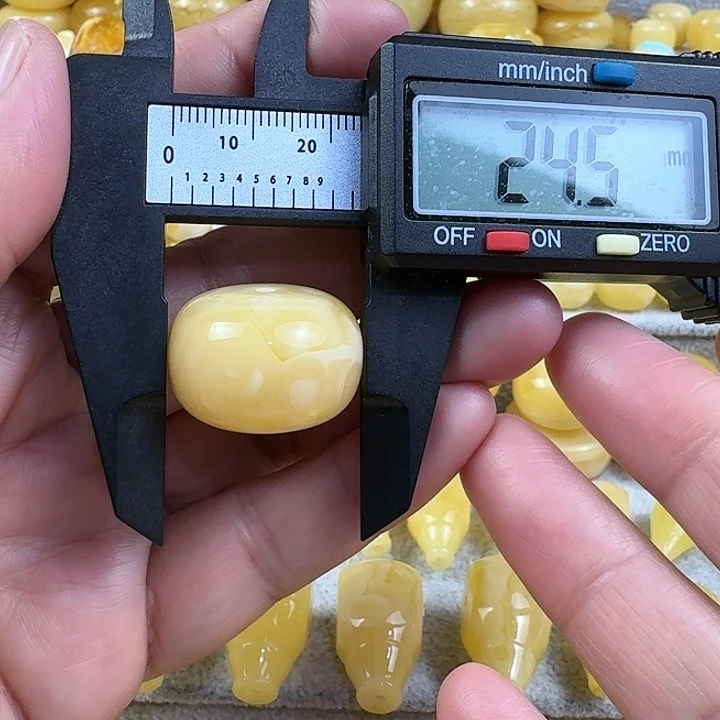 蜜蜡未镶嵌裸石31