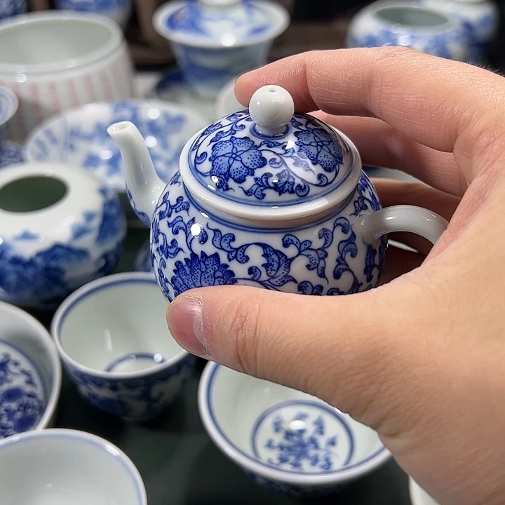 布***常微瑕柴窑缠枝花卉壶