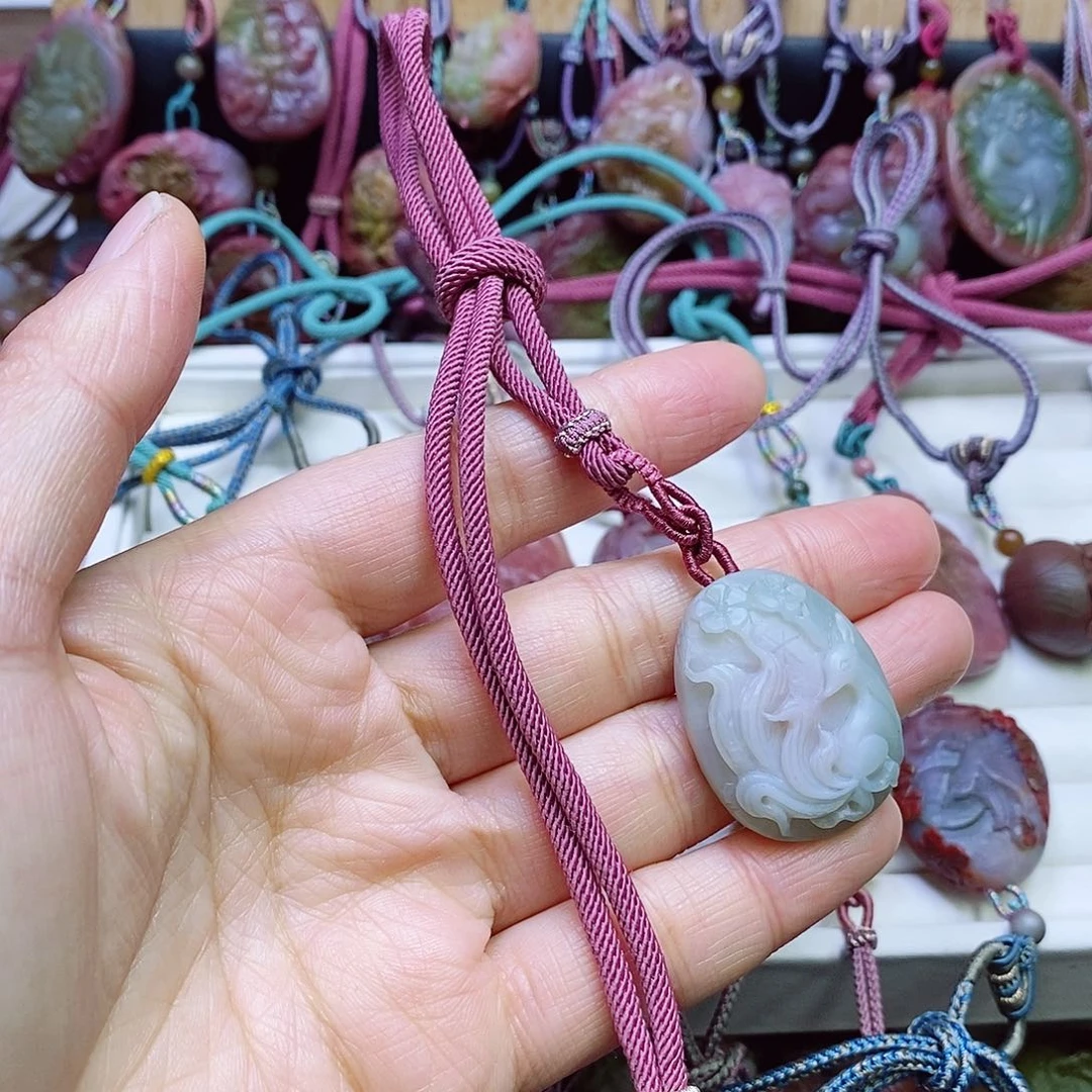 玛瑙/玉髓盐源玛瑙吊坠未镶嵌