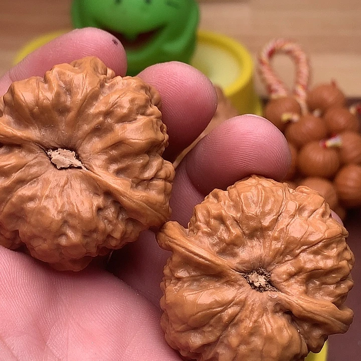 王***主文玩核桃吊坠蛤蟆头