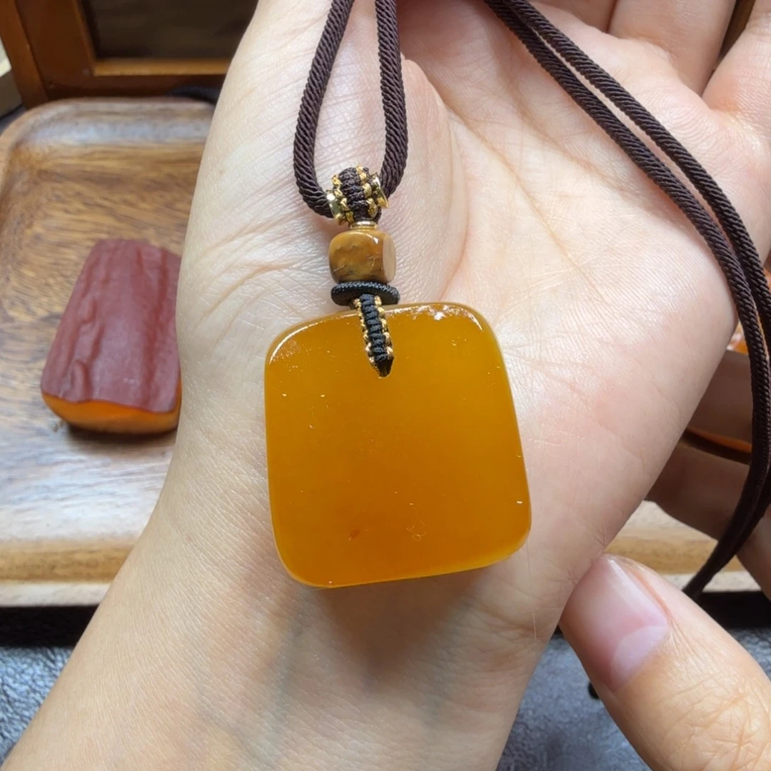 琥珀未镶嵌吊坠(赠链)