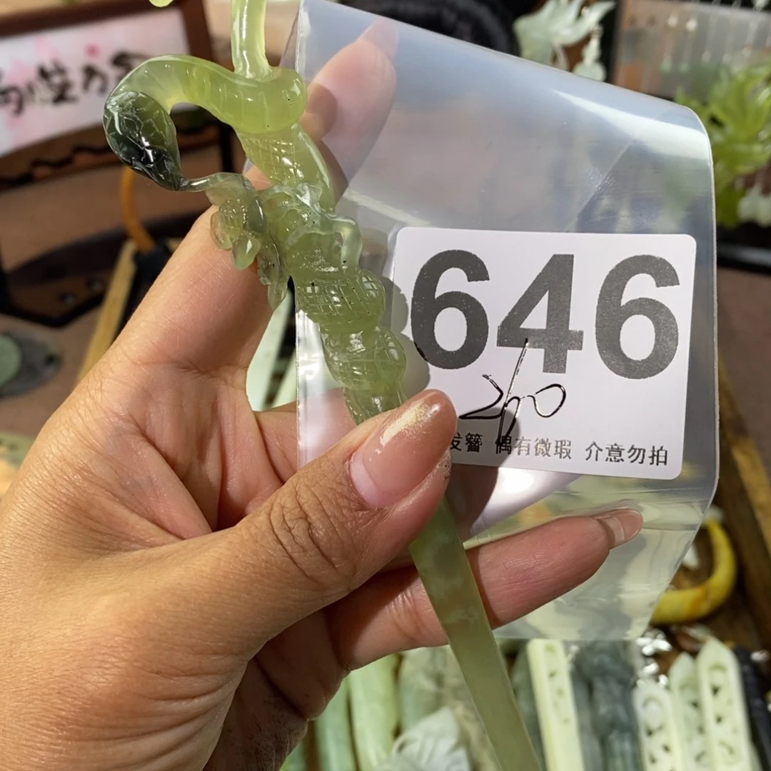 蛇纹石玉发饰未镶嵌花*。