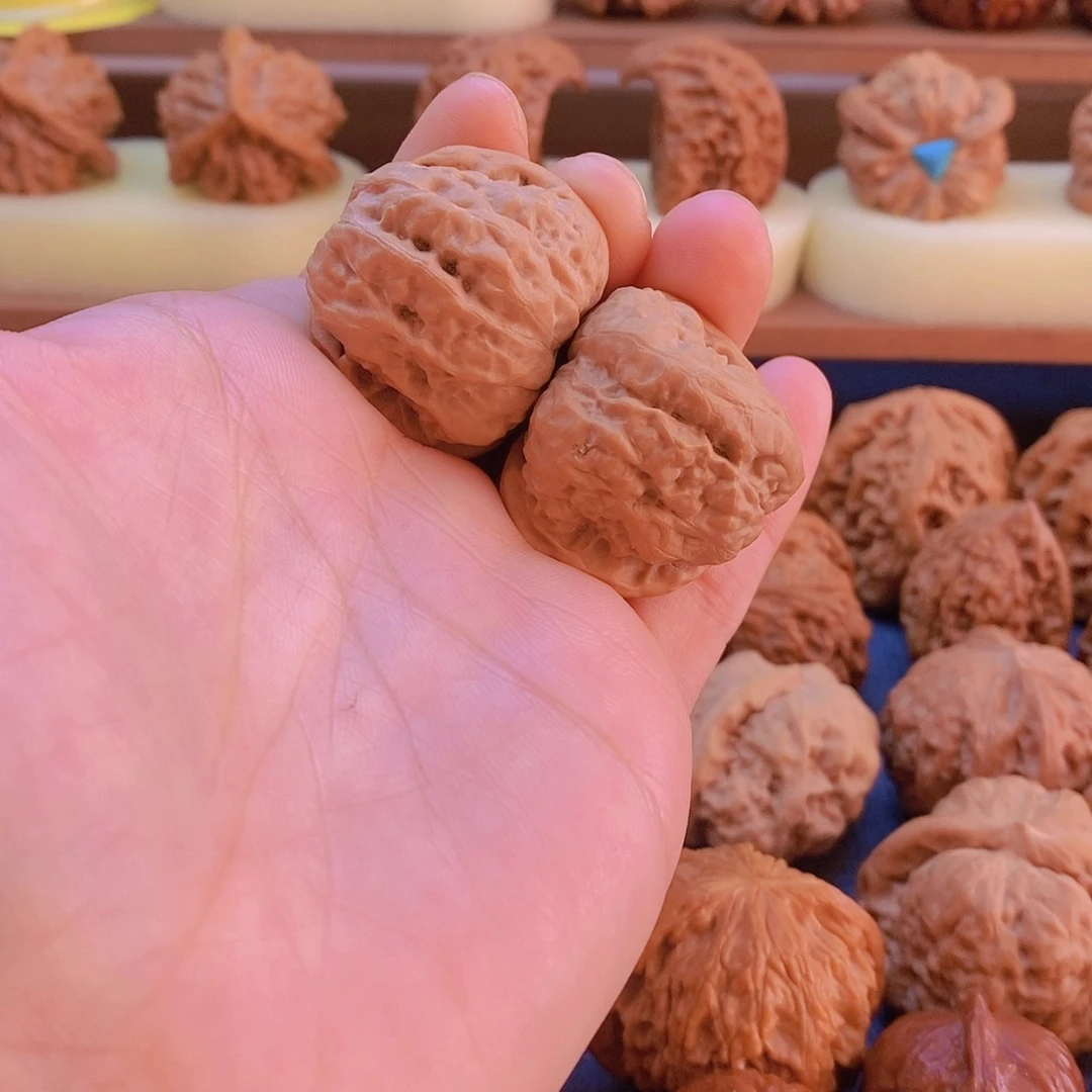 蛤蟆头文玩核桃红皮