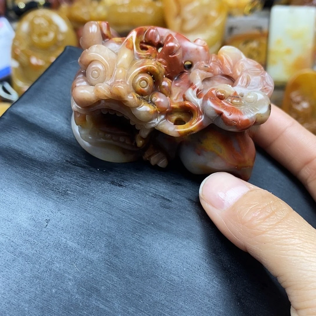 石英质玉（黄龙玉）颈饰未镶嵌