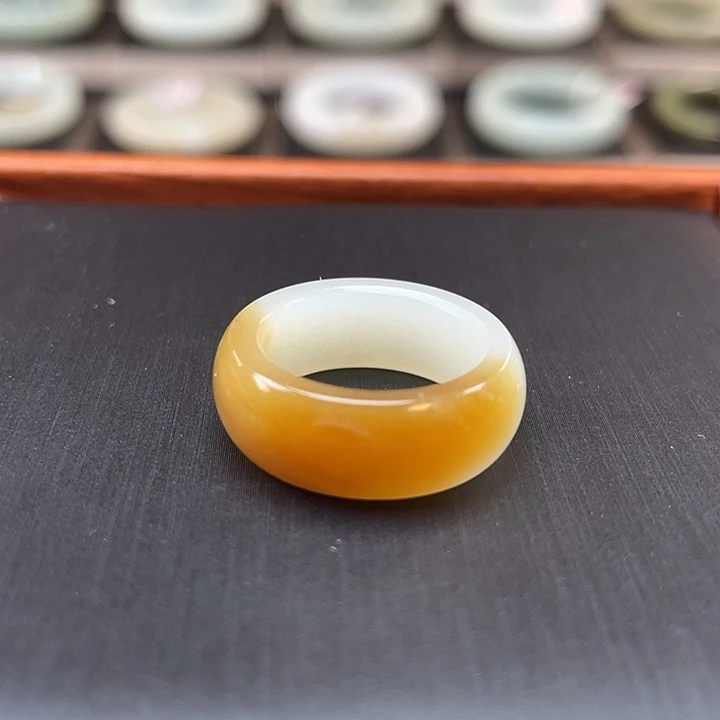 和田玉未镶嵌戒圈（新疆且末金山糖白）