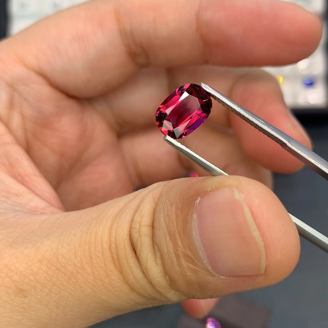 碧玺裸石未镶嵌2.01克拉全净卢比来