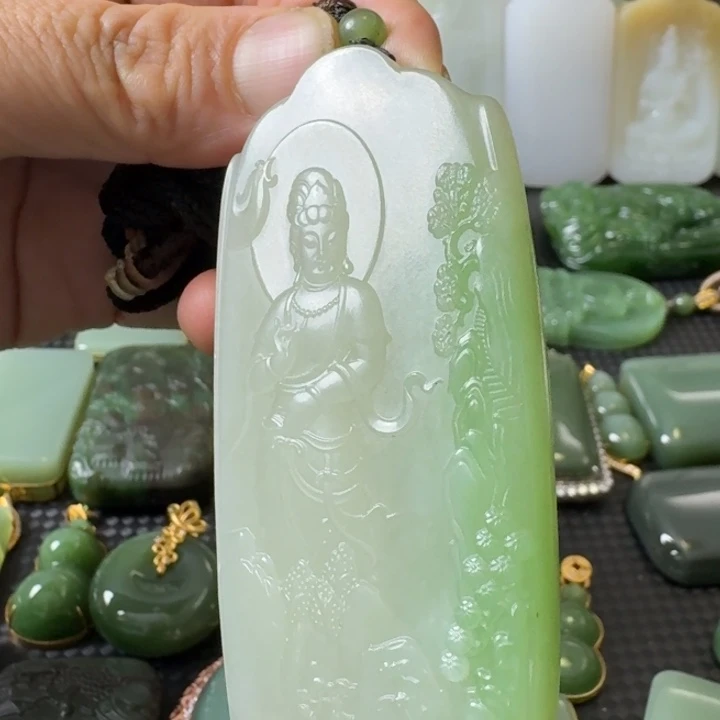 颈饰未镶嵌和田玉翠青74牌观音