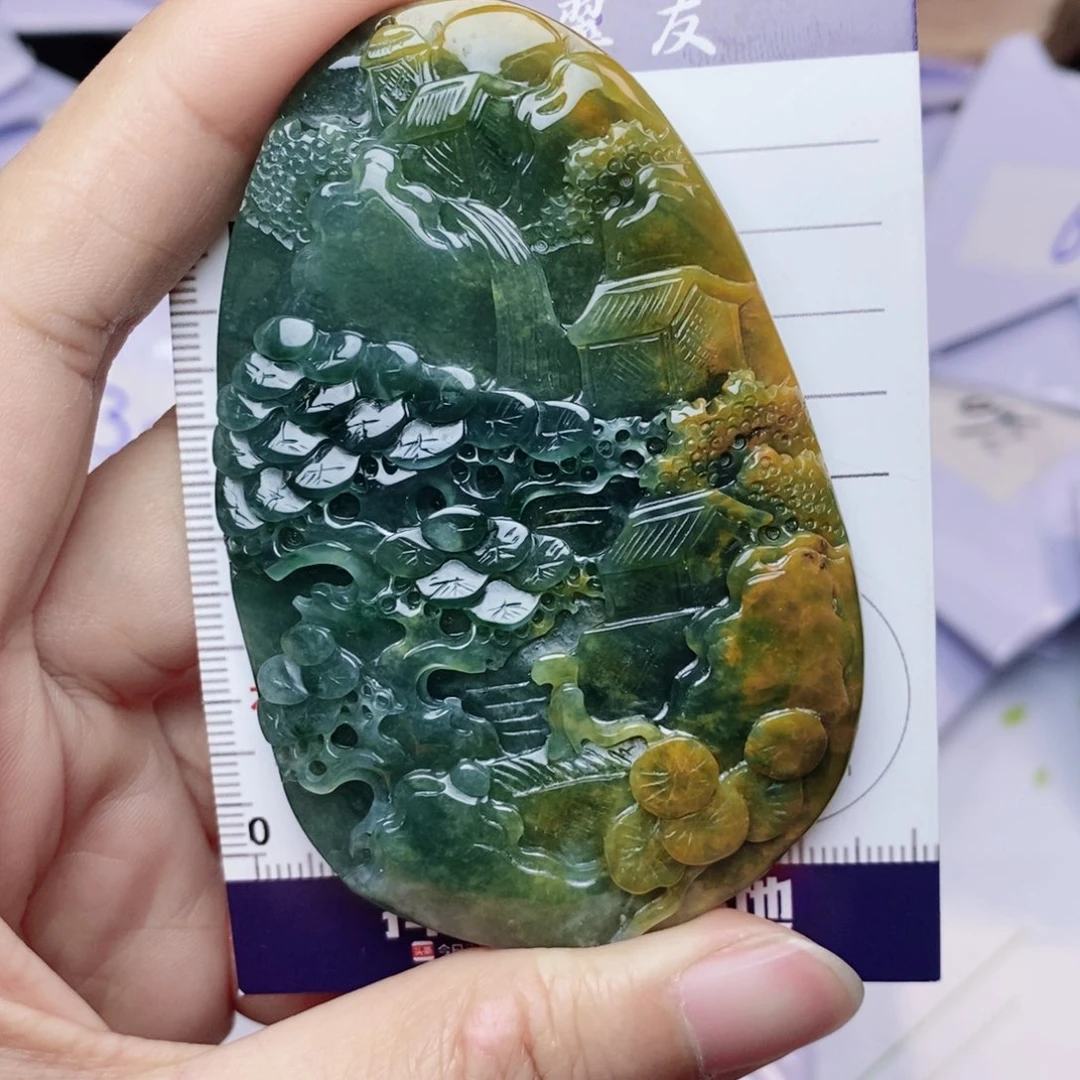 翡翠未镶嵌颈饰山水
