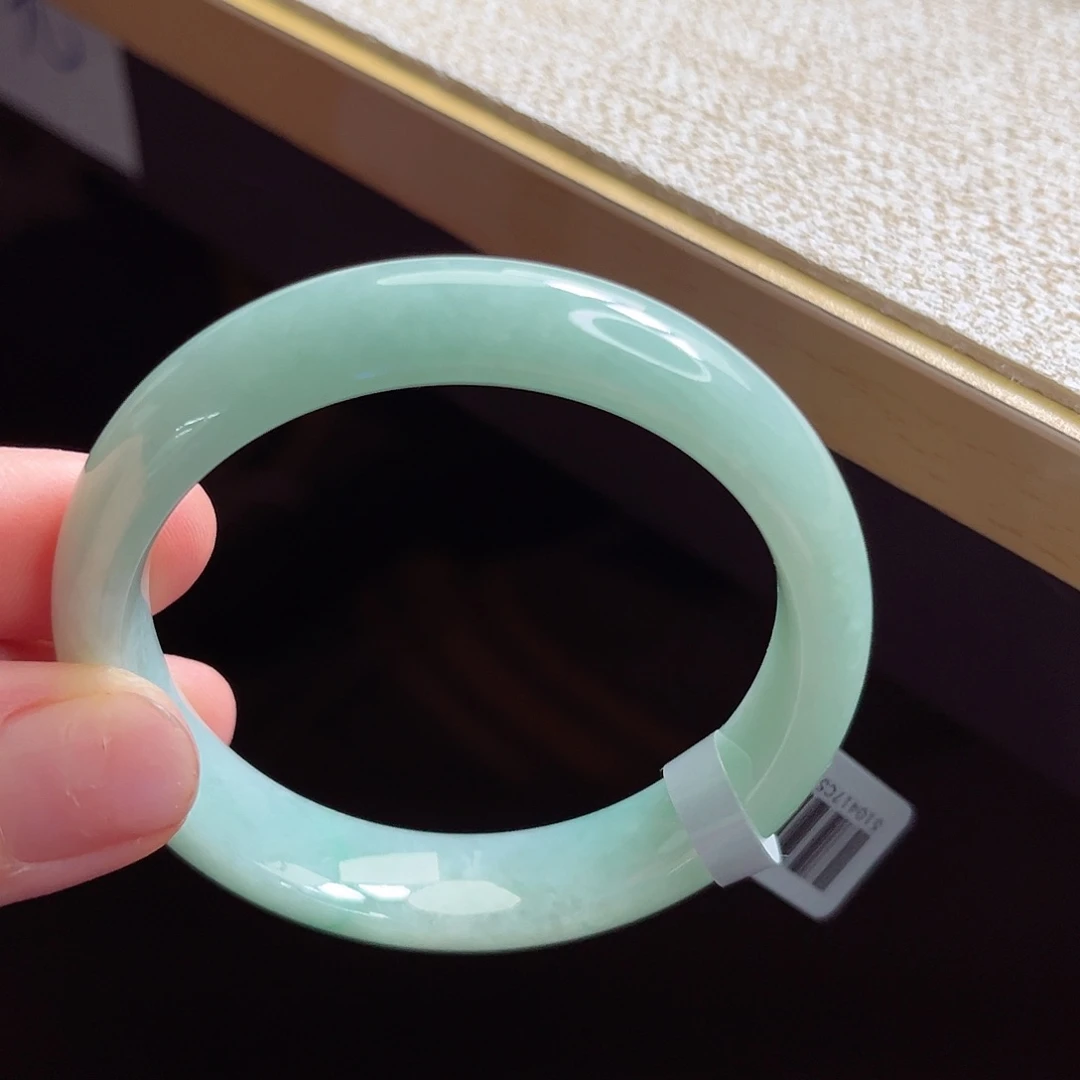 翡翠手镯未镶嵌手镯