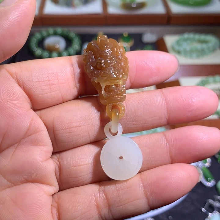 颈饰未镶嵌和田玉（糖玉）
