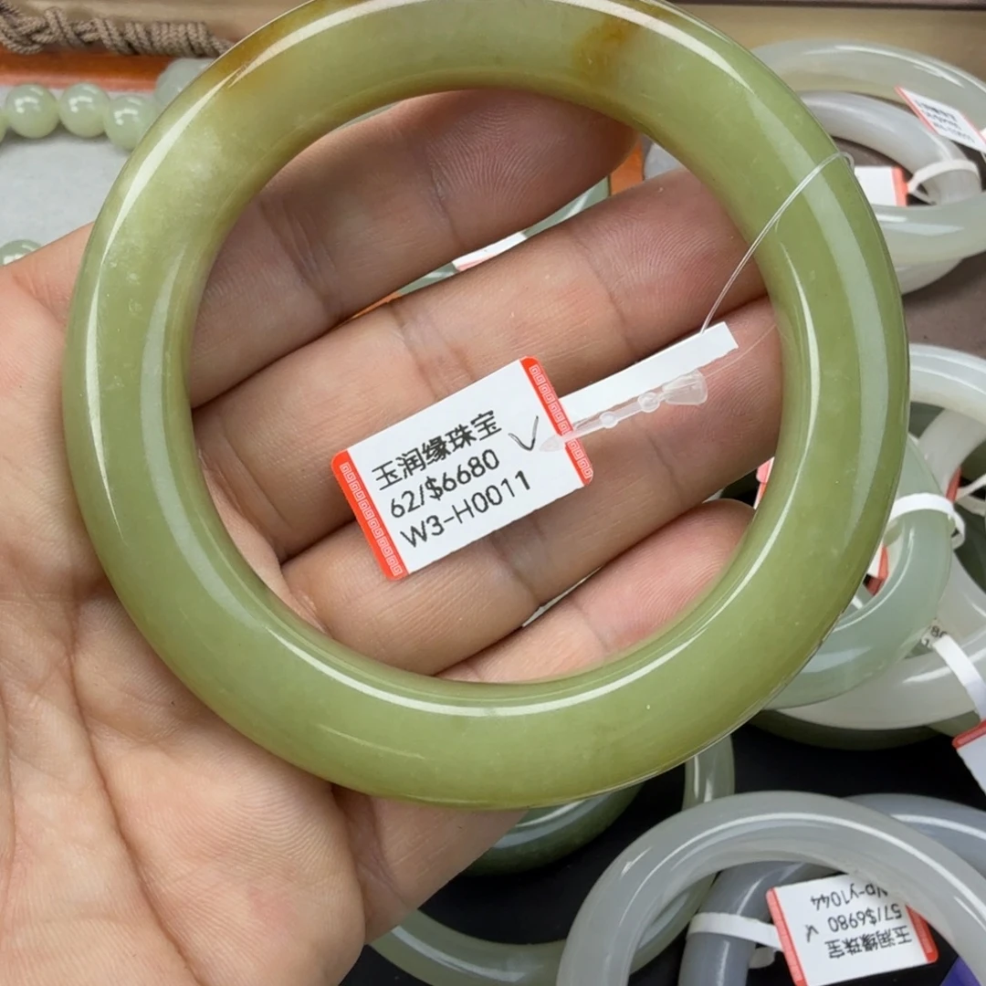 和田玉未镶嵌手镯