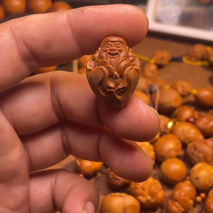 橄榄核吊坠关贸财神