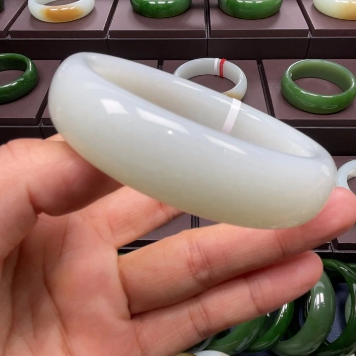 和田玉未镶嵌手镯