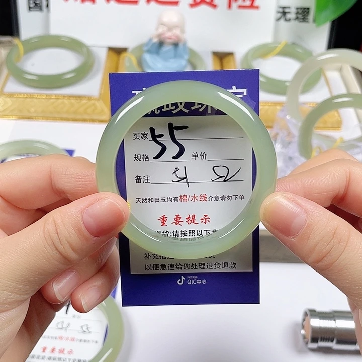 和田玉未镶嵌手镯
