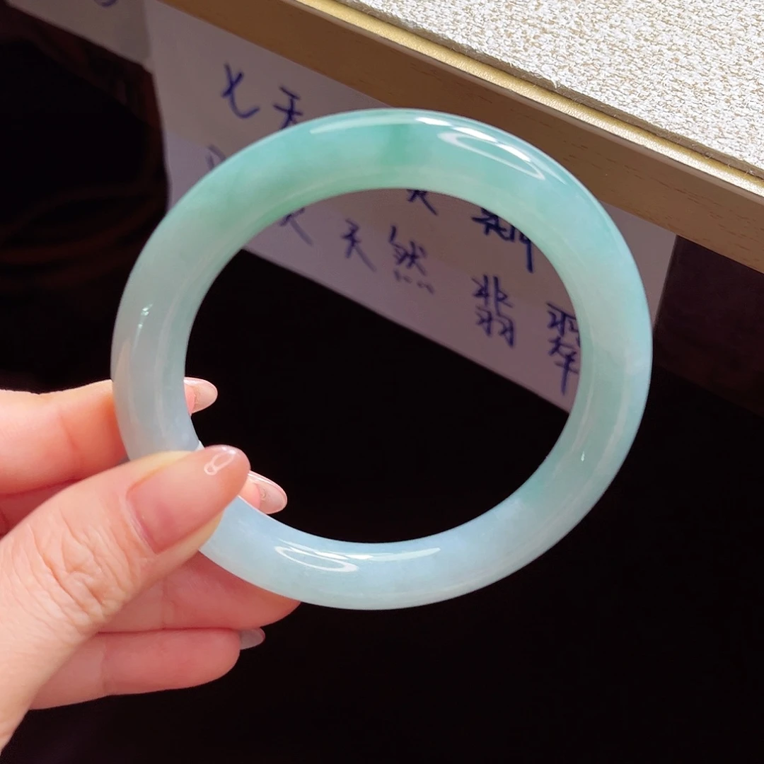 翡翠手镯未镶嵌手镯