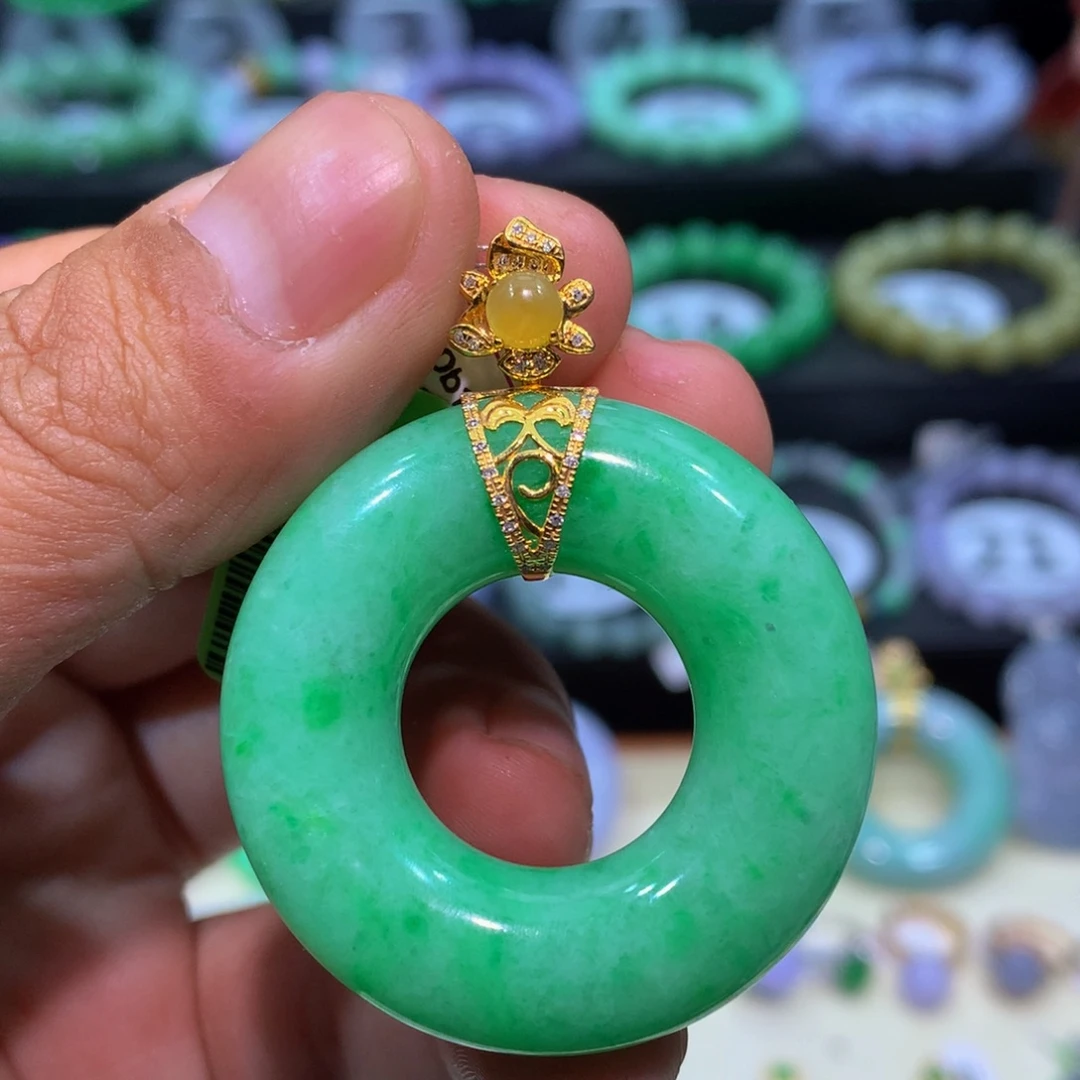 翡翠18K金镶嵌颈饰