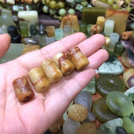 岫玉未镶嵌吊静*