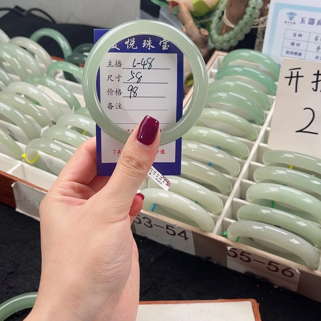 未镶嵌手镯石英质玉