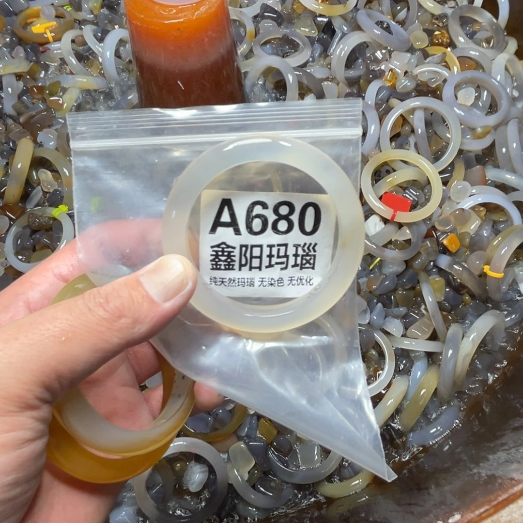 O***y玛瑙/玉髓未镶嵌手镯680