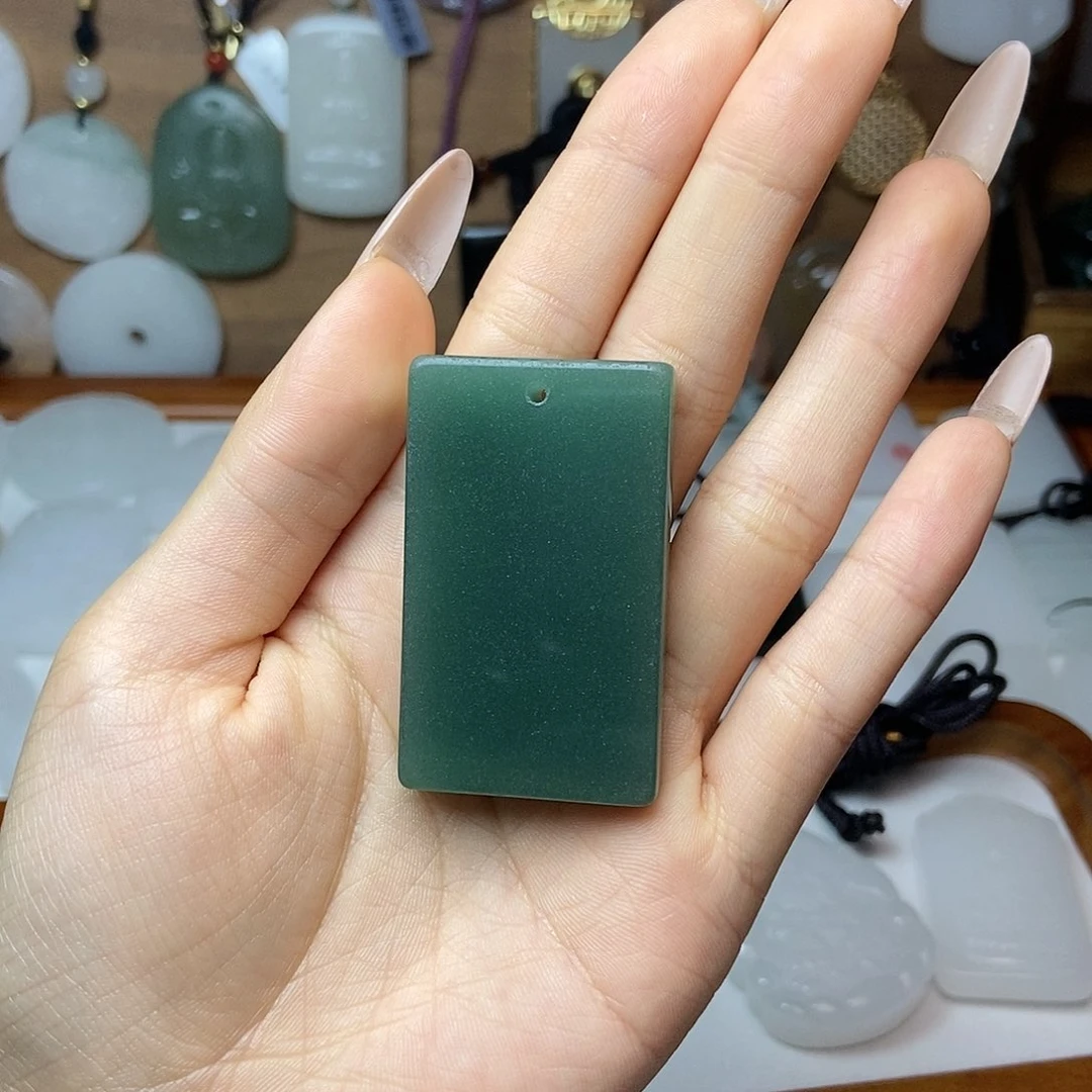 石英质玉未镶嵌颈饰