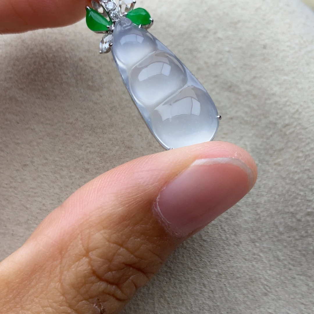 翡翠18K金镶嵌吊坠(不含链)高冰福豆