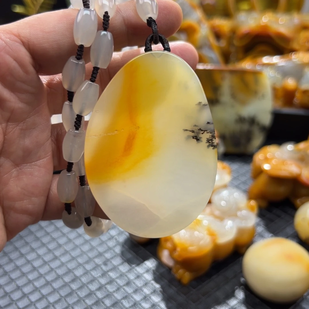 石英质玉未镶嵌颈饰