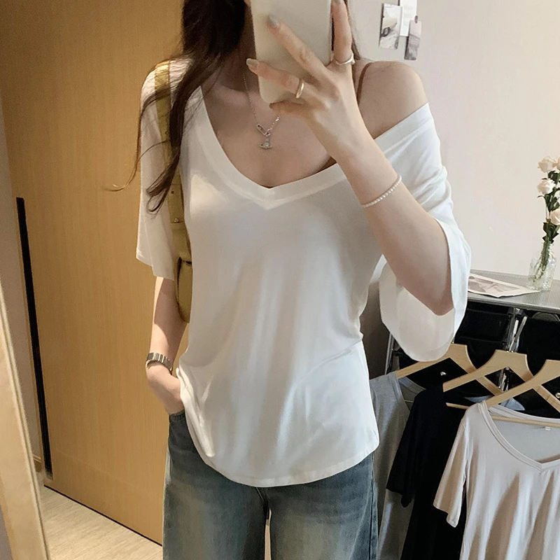 今年流行爆款纯欲大V领宽松高级感短袖T恤女夏季2025新款显瘦上衣