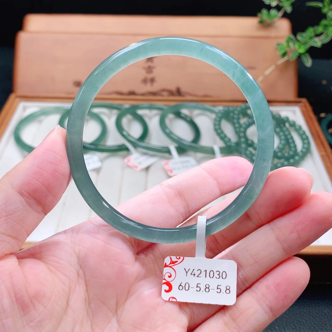翡翠手镯（圆镯）未镶嵌