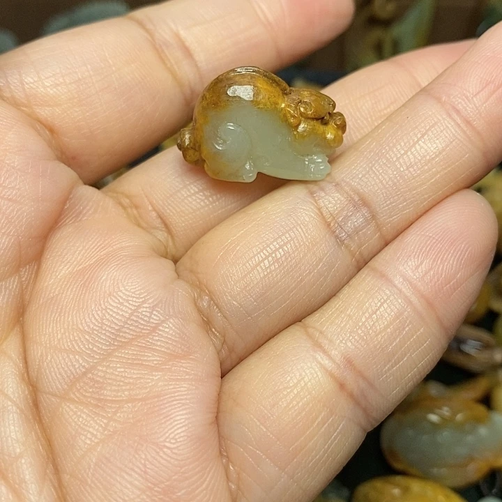 无***敌岫岩河磨玉（透闪石质玉）未镶嵌颈饰