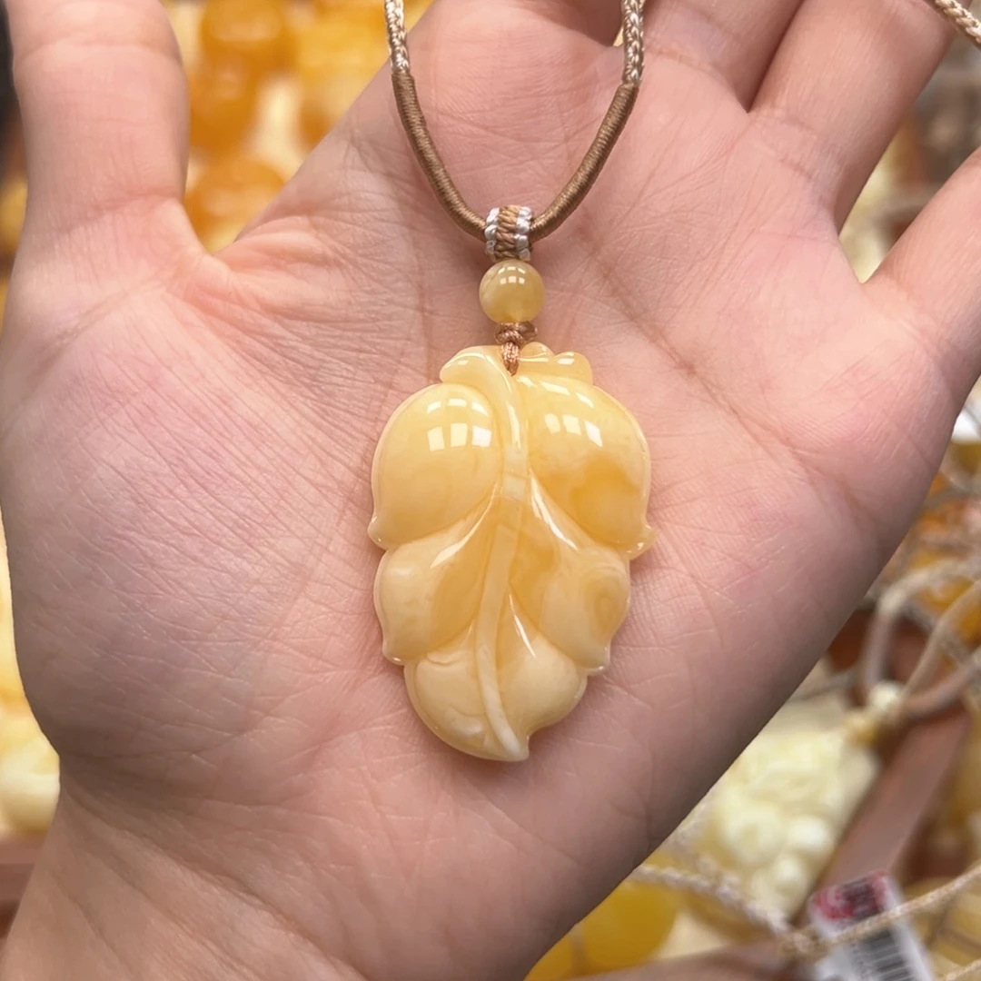 琥珀未镶嵌颈饰蜜蜡