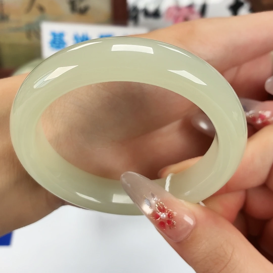 和田玉未镶嵌手镯