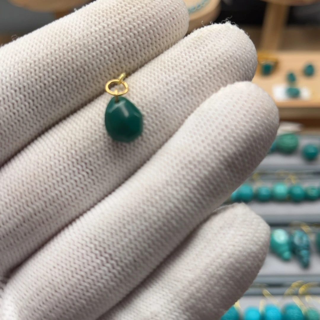 蜜***獾未镶嵌绿松石珠宝奇石816