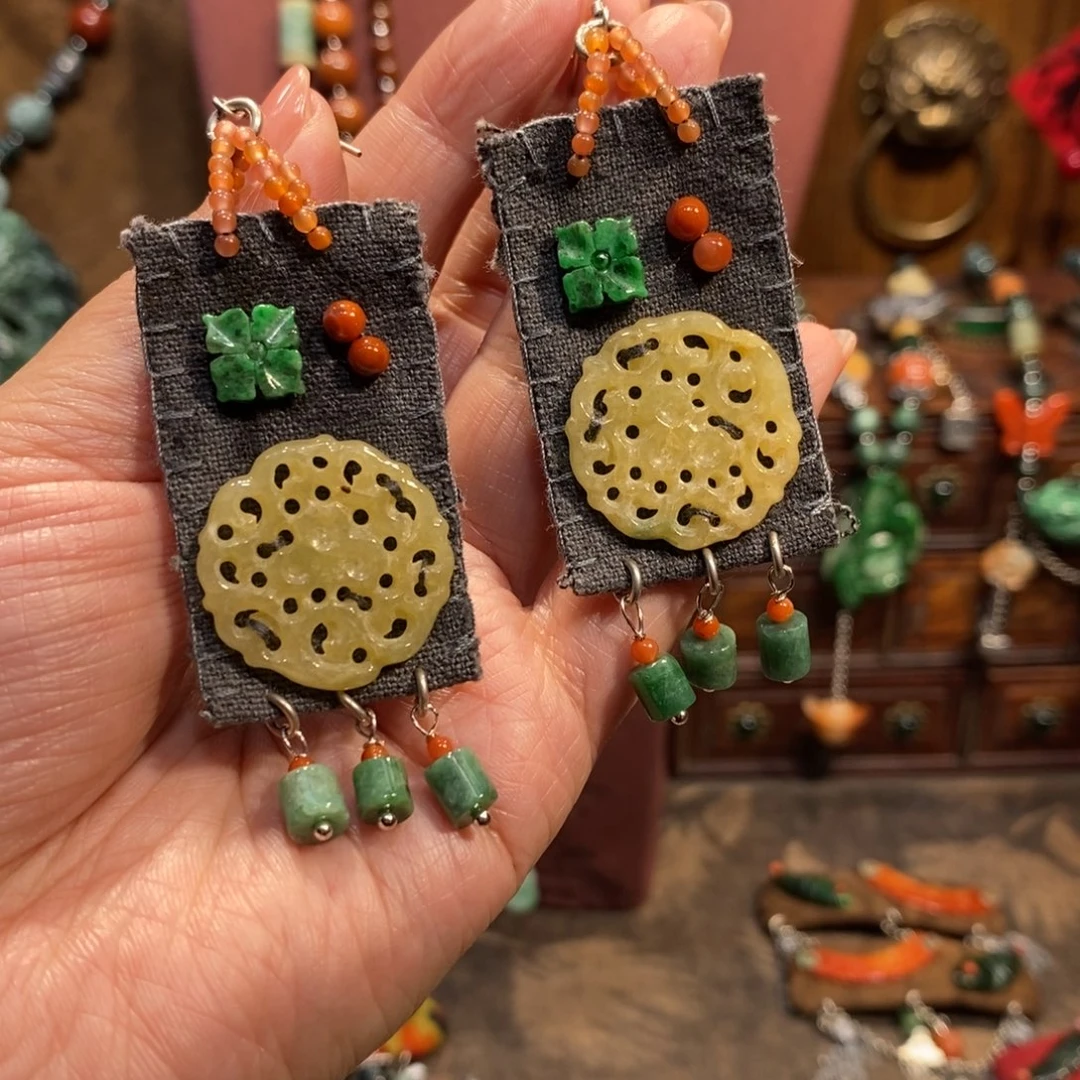 翡翠吊坠(赠链)未镶嵌