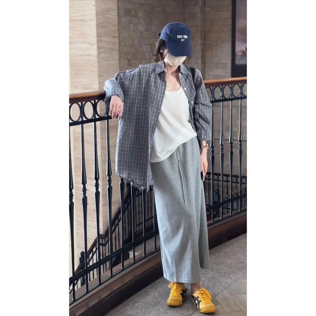 现货秋季新款简约背心加运动风半裙加格子衬衫套装百搭时尚直筒