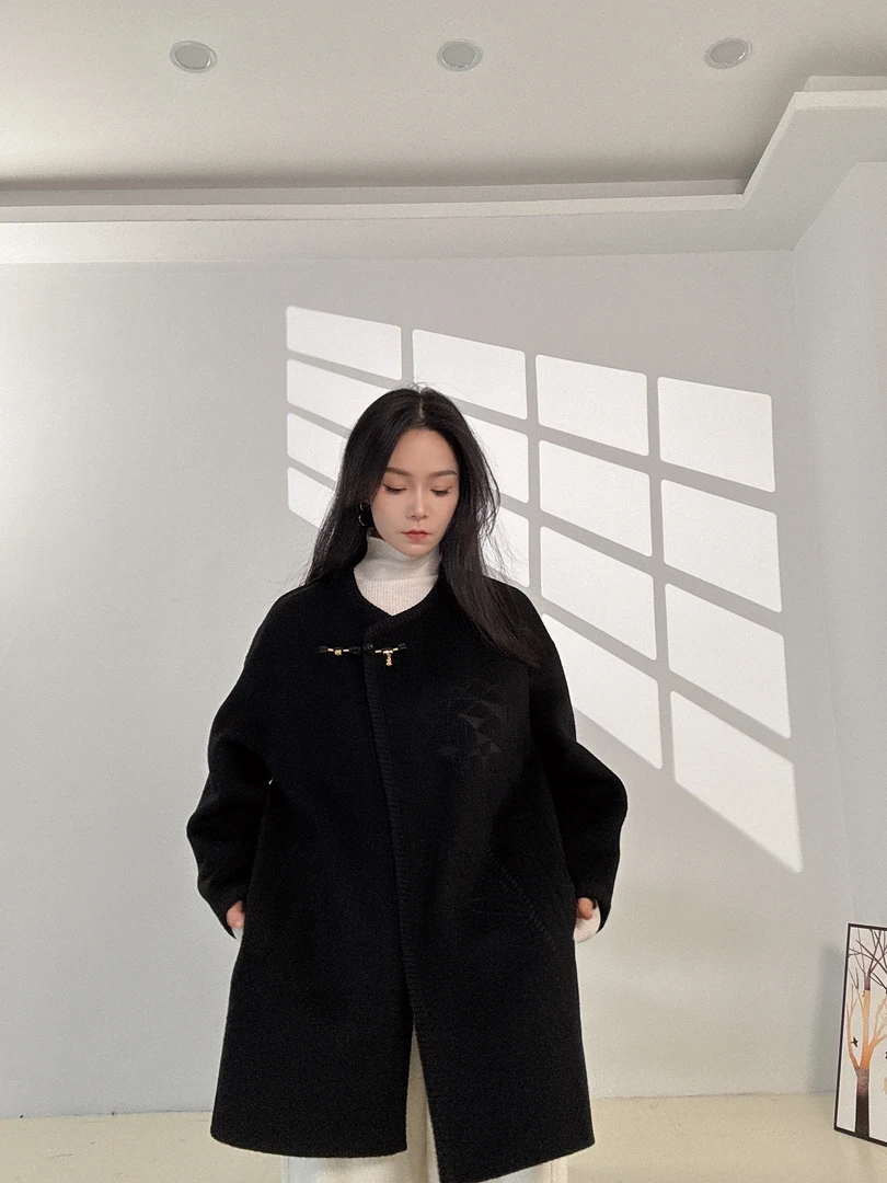 ZIKUO/紫阔新款圆领新中式盘扣设计宽松双面呢长款羊毛大衣25211