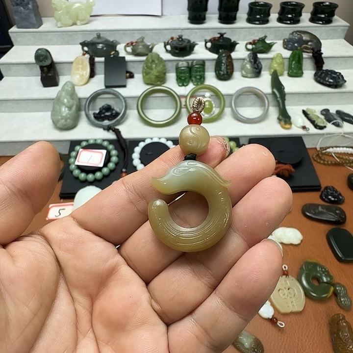 和田玉未镶嵌颈饰