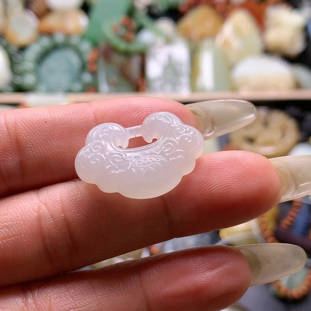 和田玉吊坠未镶嵌时***客