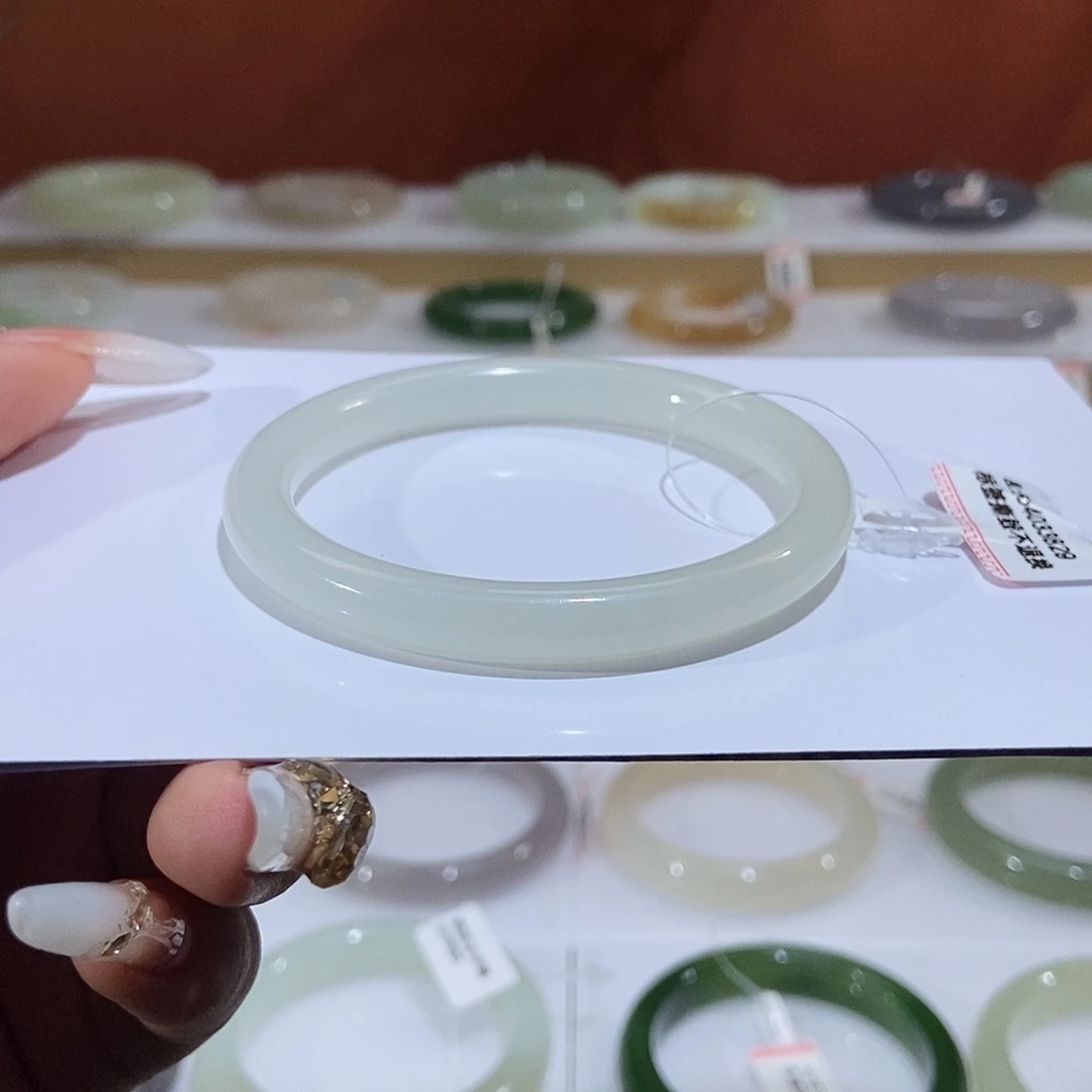 和田玉未镶嵌手镯白玉