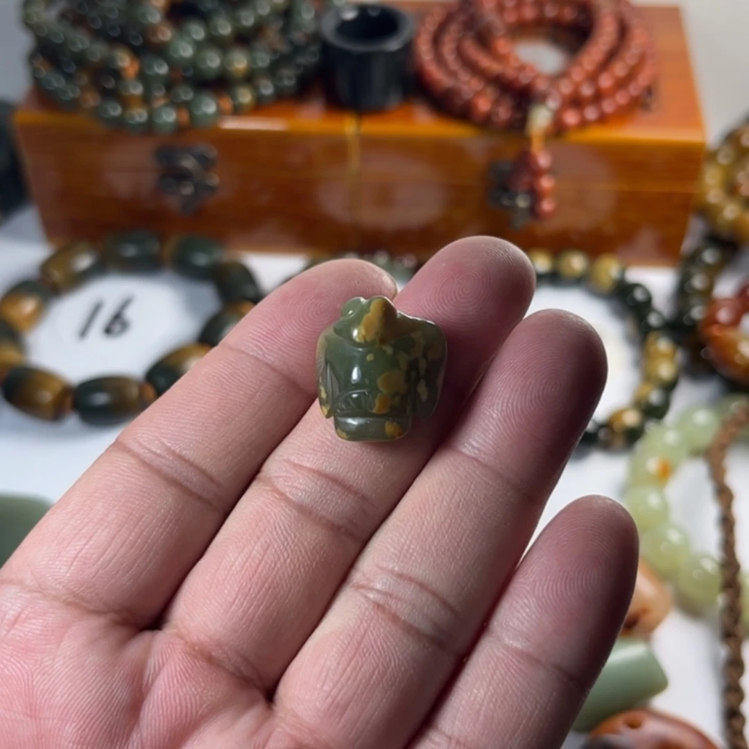 【闪购商品】未镶嵌透闪石质玉挂件