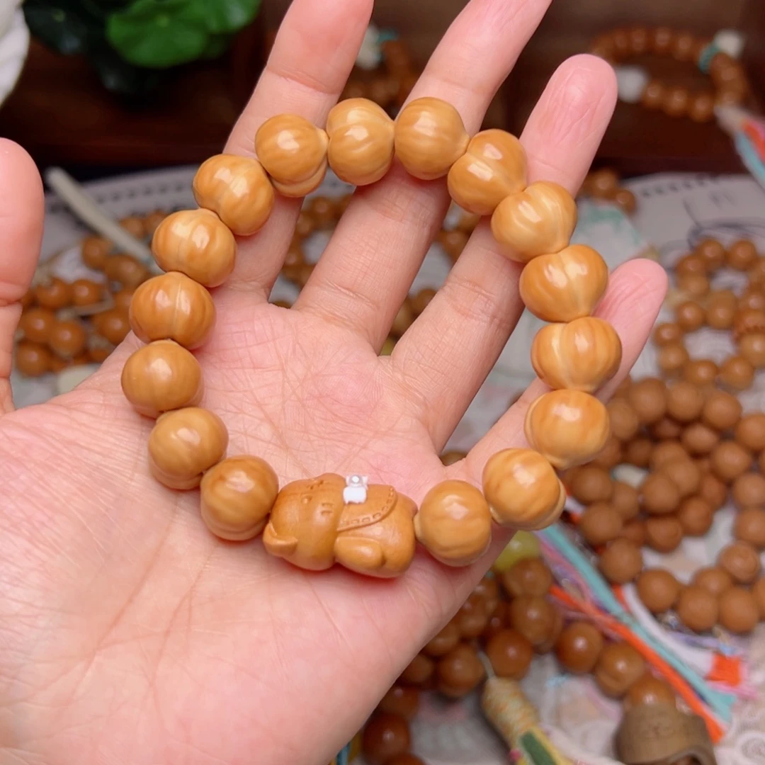猴头核桃吊坠屁桃手串