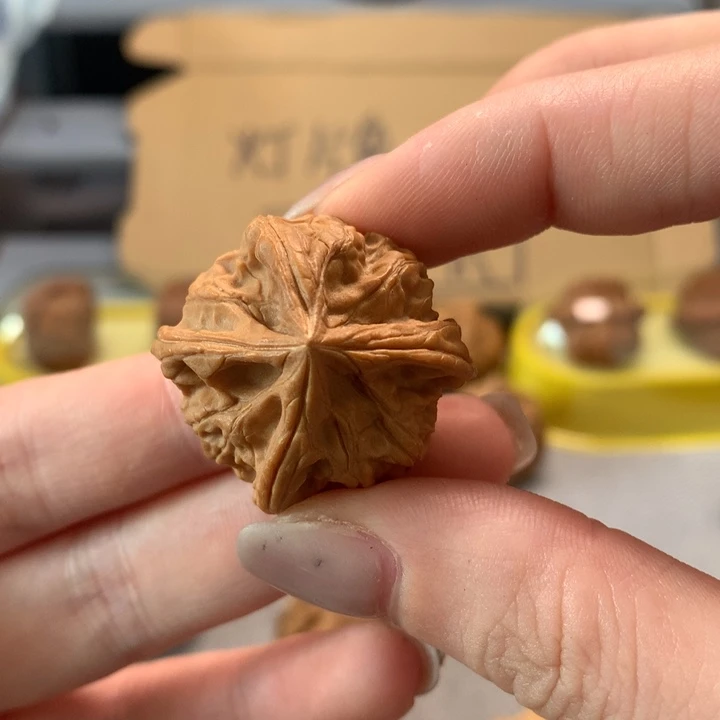 ****文玩核桃把件异形单只