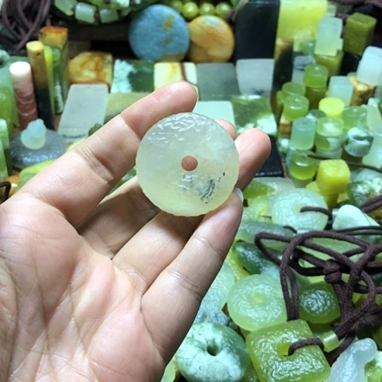 未镶嵌岫玉吊坠岫