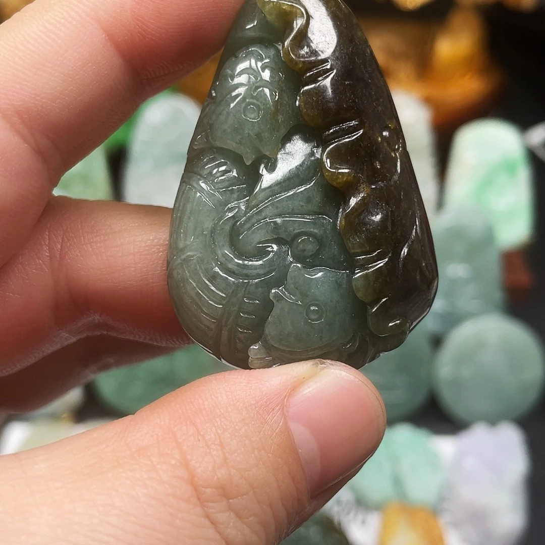 翡翠未镶嵌颈饰起运锦鲤