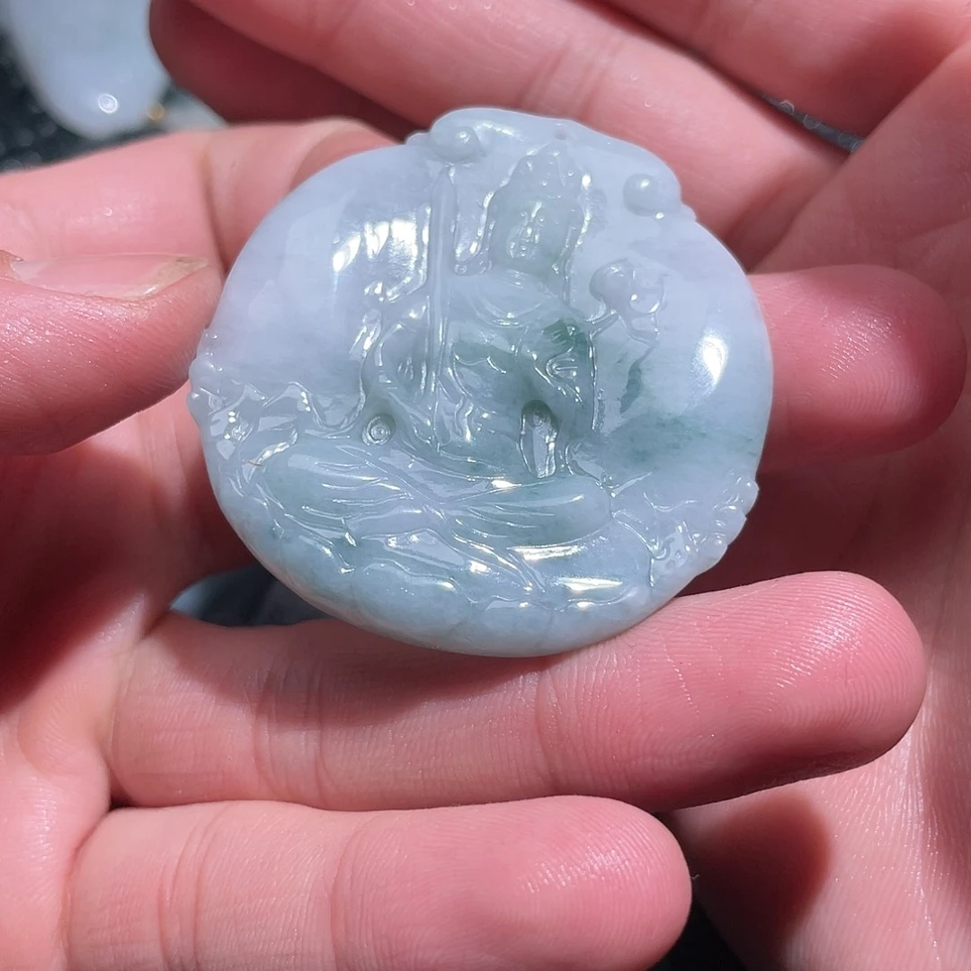 翡翠颈饰未镶嵌玲**儿翡翠