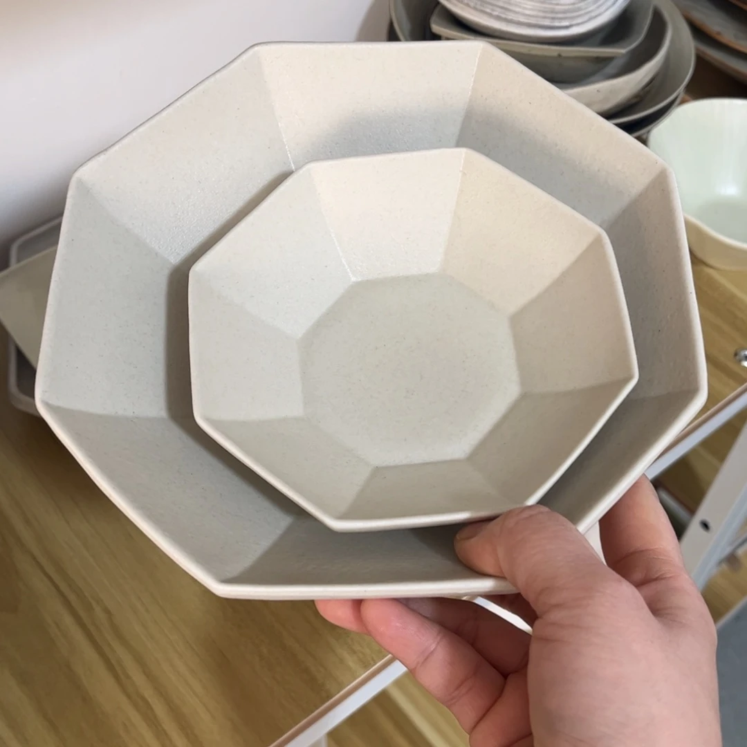 陶A****?米白八角深盘两只