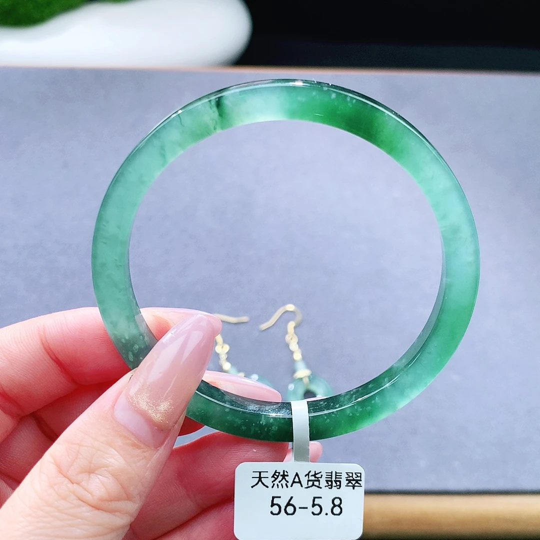 未镶嵌手镯（圆镯）翡翠