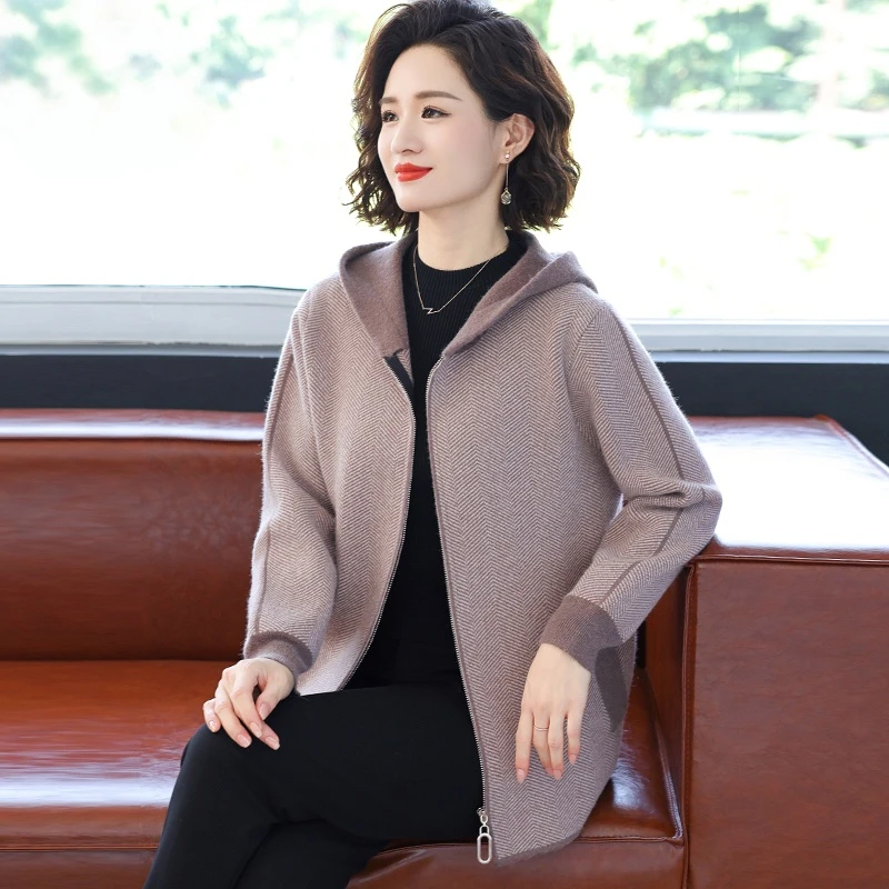 罗蒙妈妈秋装外套洋气高贵短款格子上衣50岁中老年人女春秋冬连帽