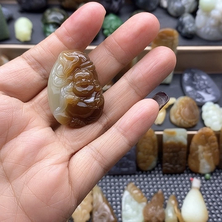 颈饰未镶嵌和田玉（糖玉）依*