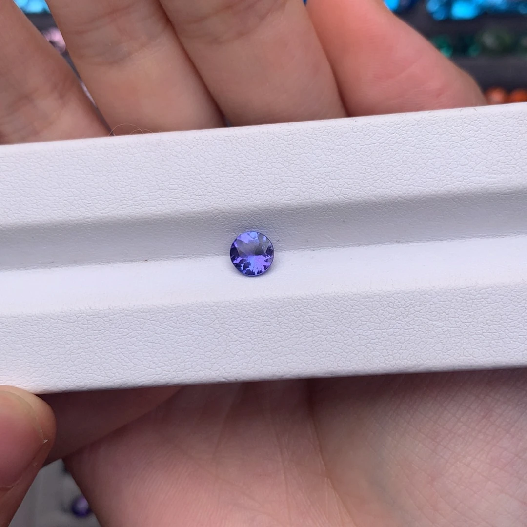 未镶嵌裸石坦桑石0.815ct