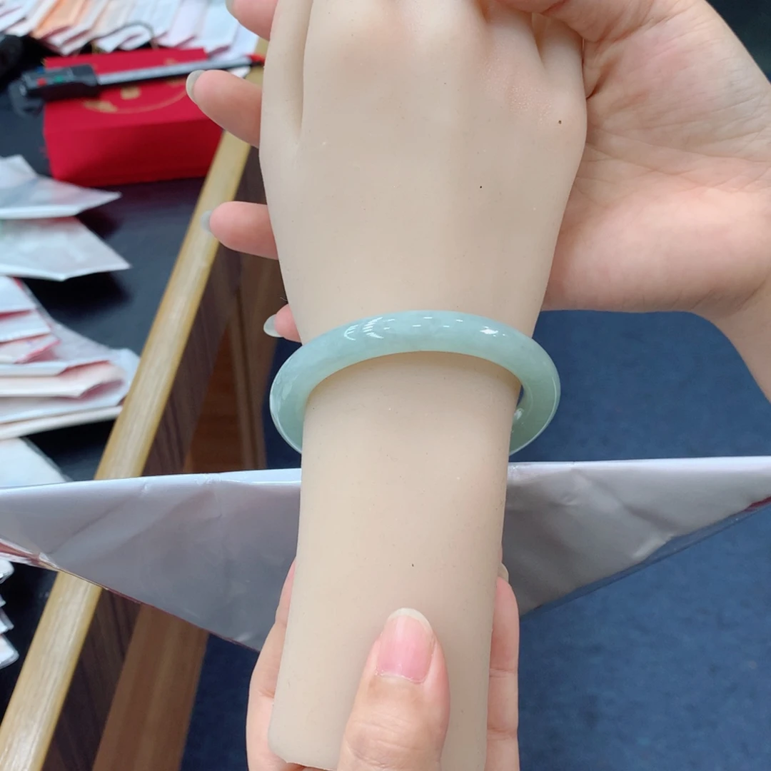 翡翠未镶嵌手镯48小时